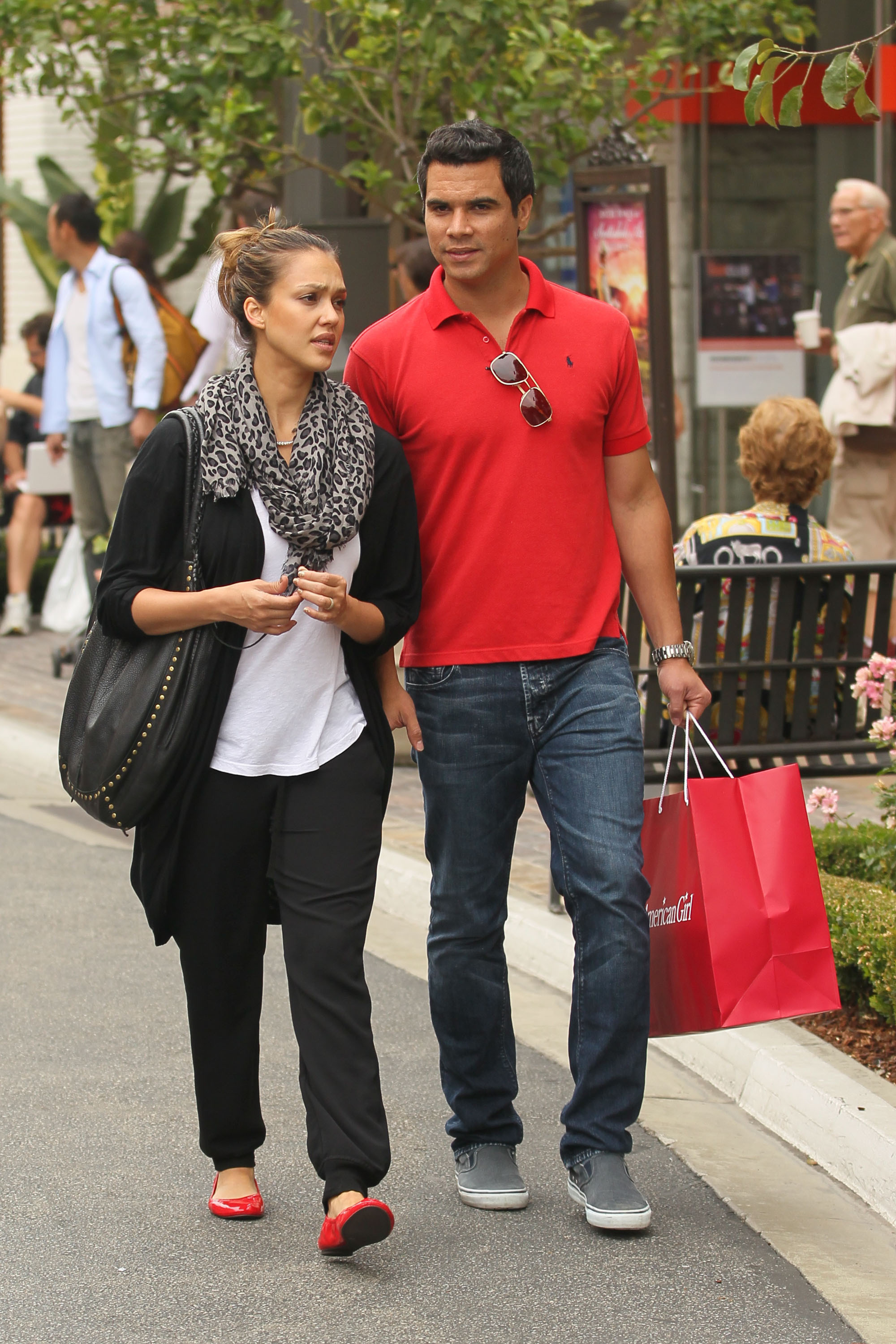 Jessica Alba and Cash Warren go shopping at The Grove | Picture 85968